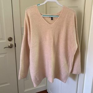 Eileen Fisher Light Pink V-neck Cashmere Sweater. Size M.